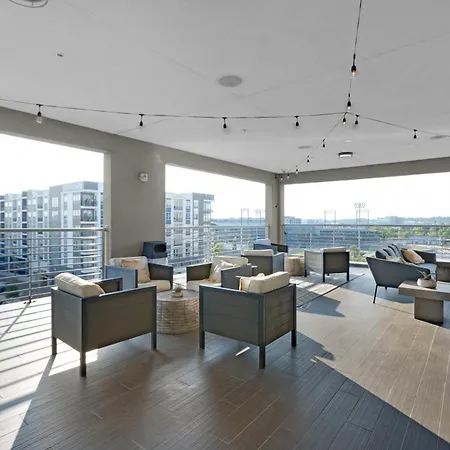 Modern Downtown Apartment